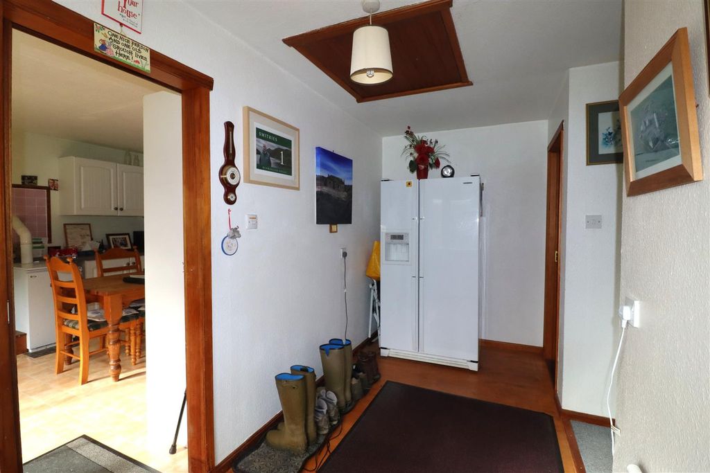 Property photo 3 of 61 Hallway.Jpg