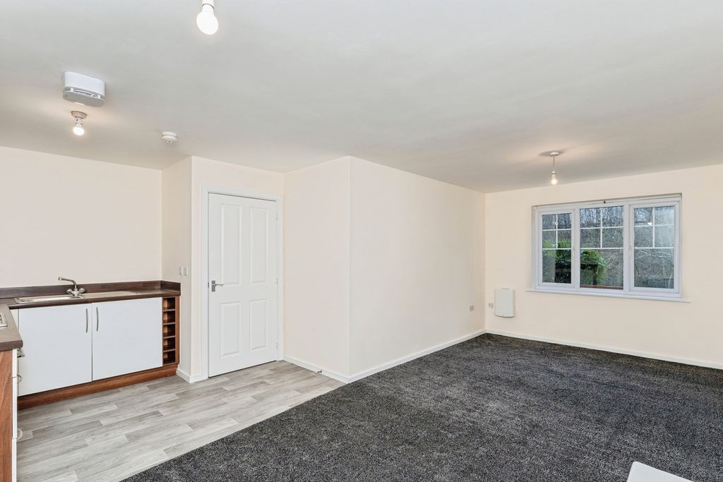 Property photo 2 of 11 Kitchen/Dining Room