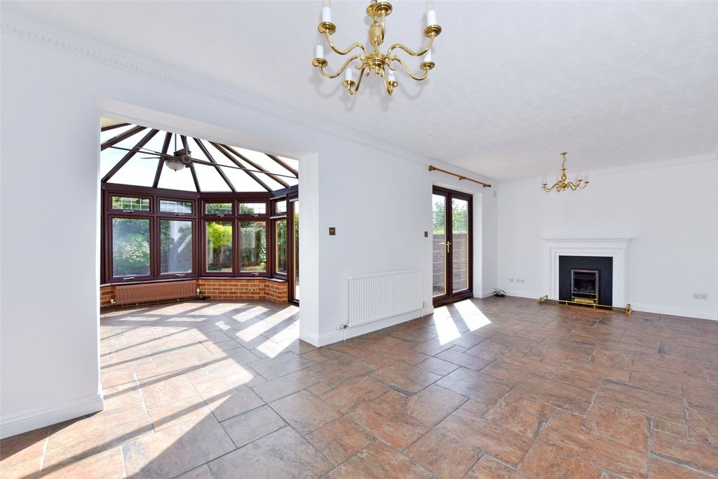 Property photo 2 of 10 Sitting Room