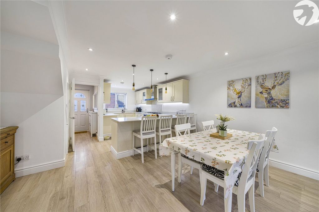 Property photo 3 of 32 Kitchen/Dining