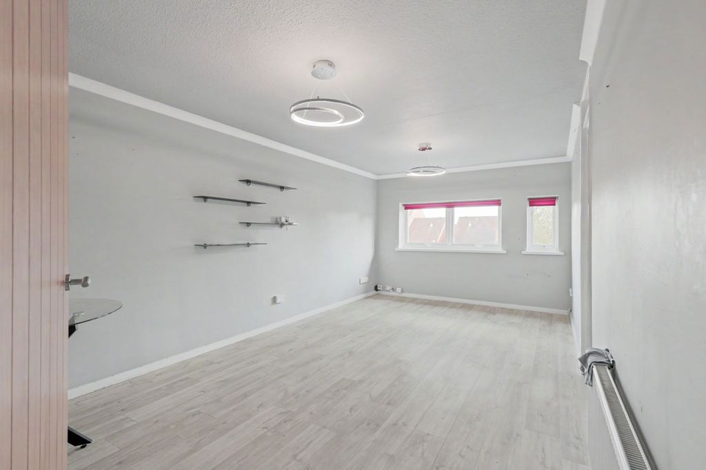 Property photo 3 of 8 257028_Skr61693