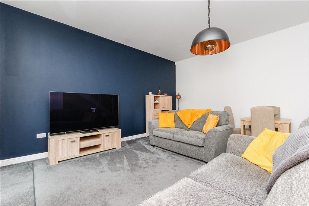 Property photo 3 of 10 Lounge