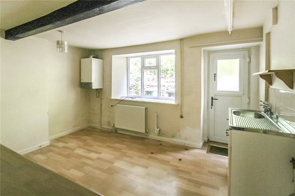 Property photo 3 of 7 Dining Kitchen