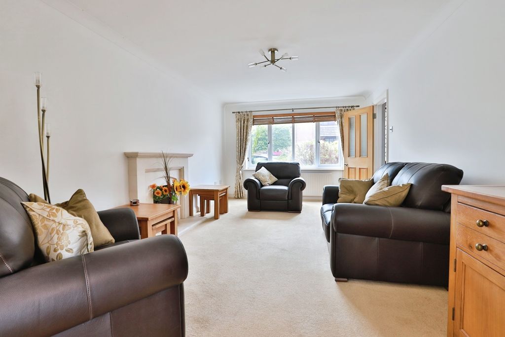 Property photo 3 of 17 Pbox-Img.Jpg