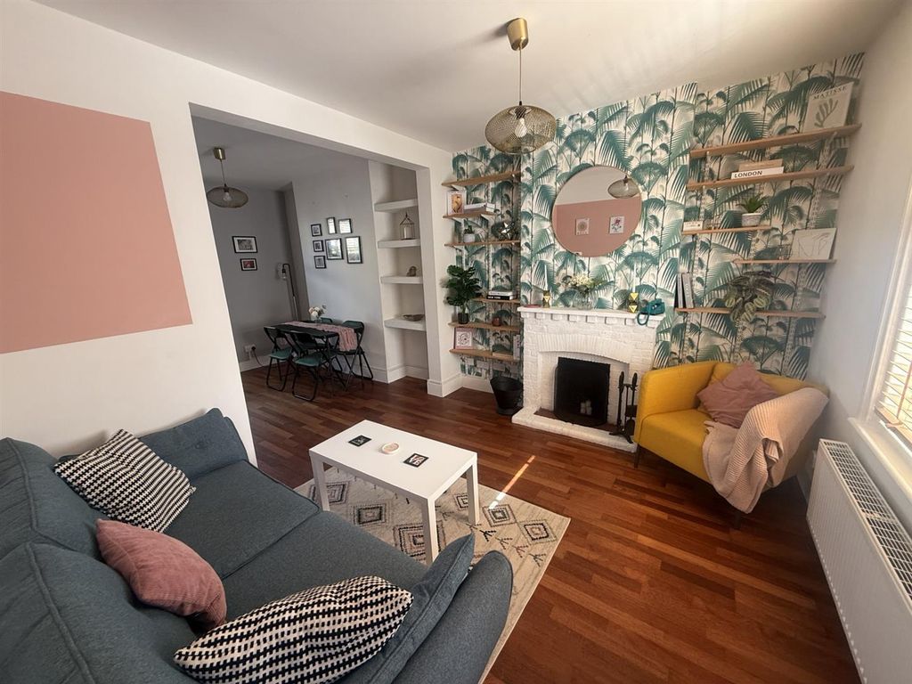 Property photo 2 of 15 01323 438506