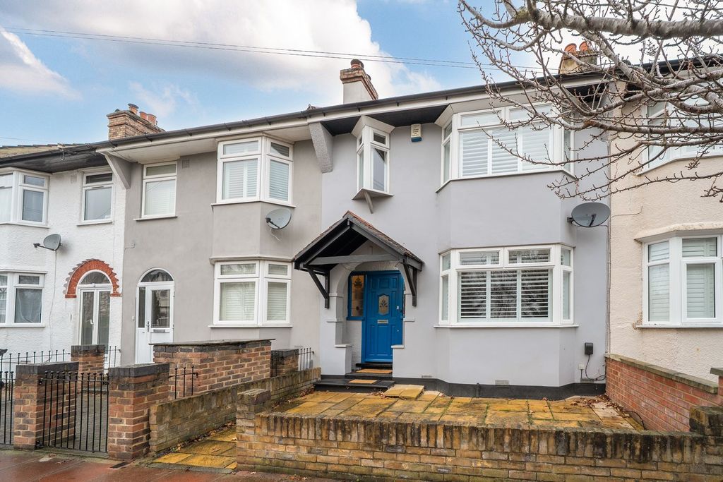 Property photo 2 of 18