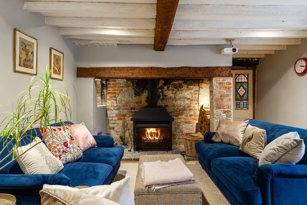 Property photo 3 of 32 101985_Mistleberry House South Street Broad Chalke