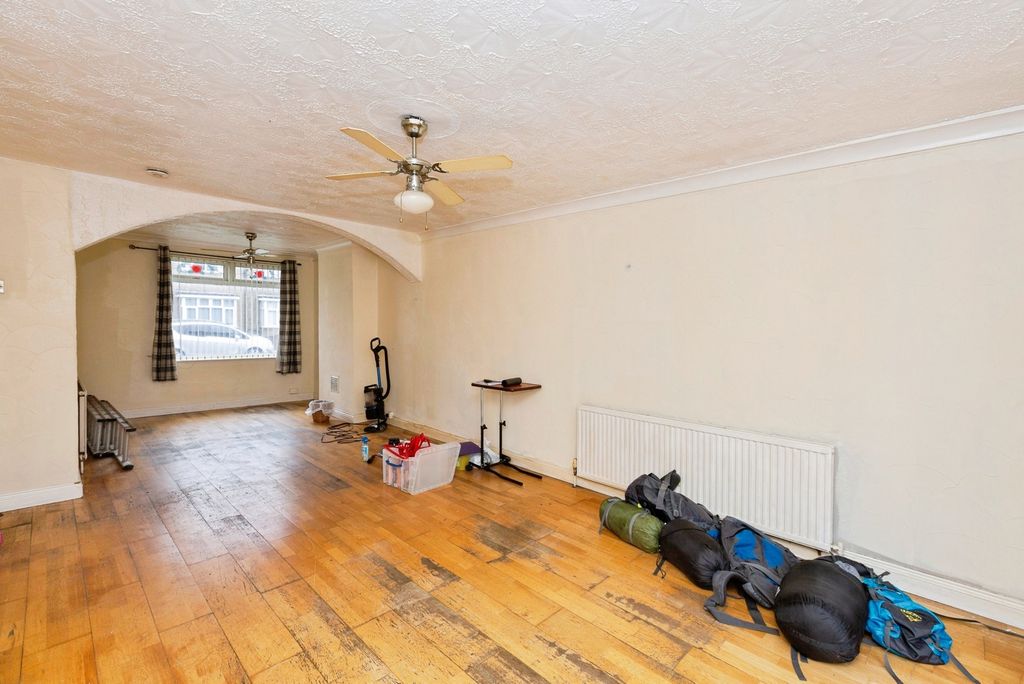 Property photo 2 of 20 Pbox-Img.Jpg