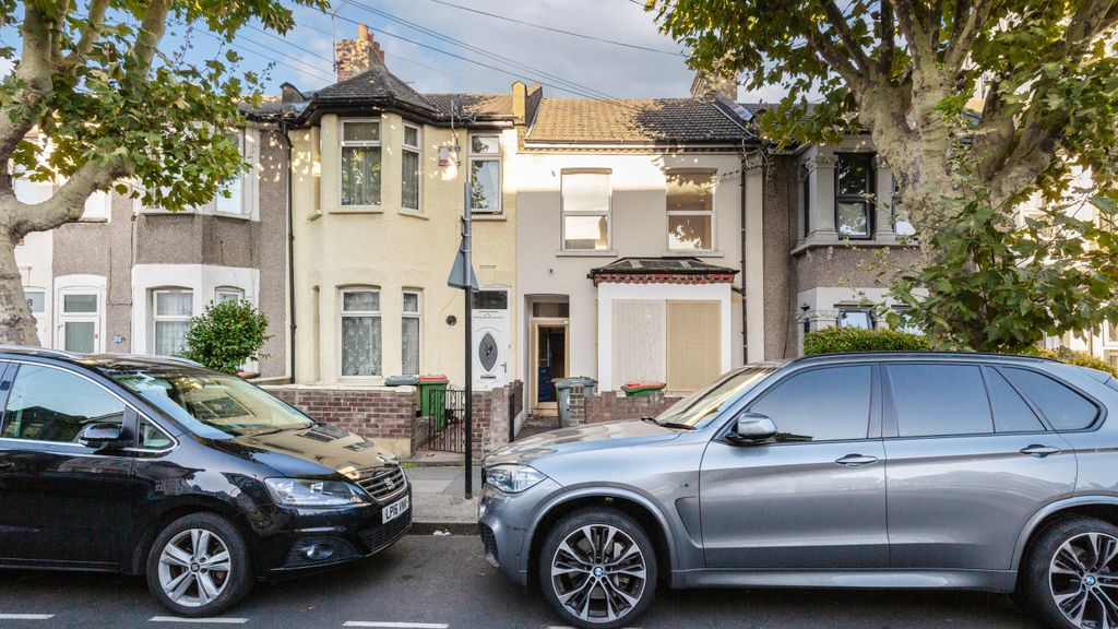 Property photo 1 of 19 62 Tudor Road, East Ham, London, E6 1Dr