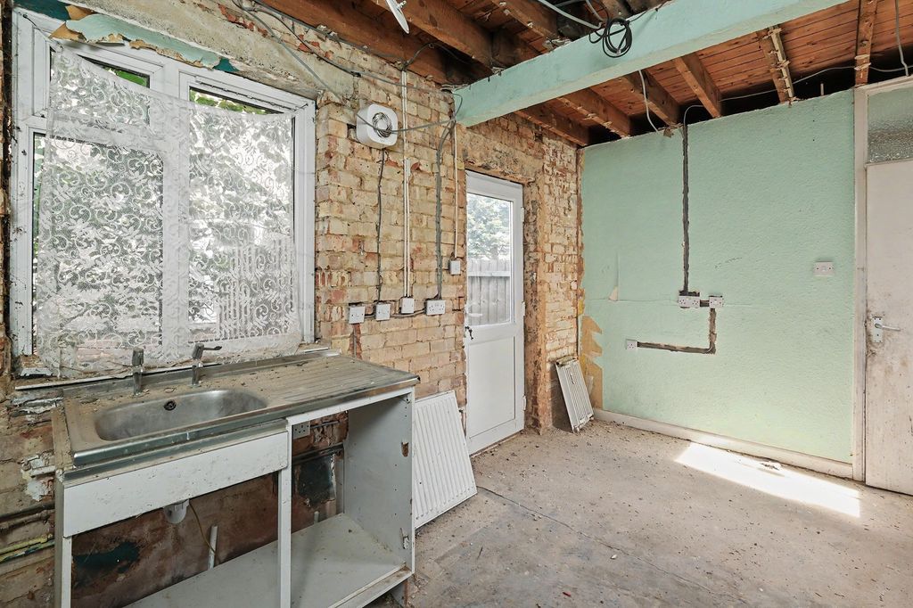 Property photo 3 of 40 217 Windsor Street Mk12 5Ds & 84 Gloucester Road, Wolverton, Milton Keynes, Mk12 5DX