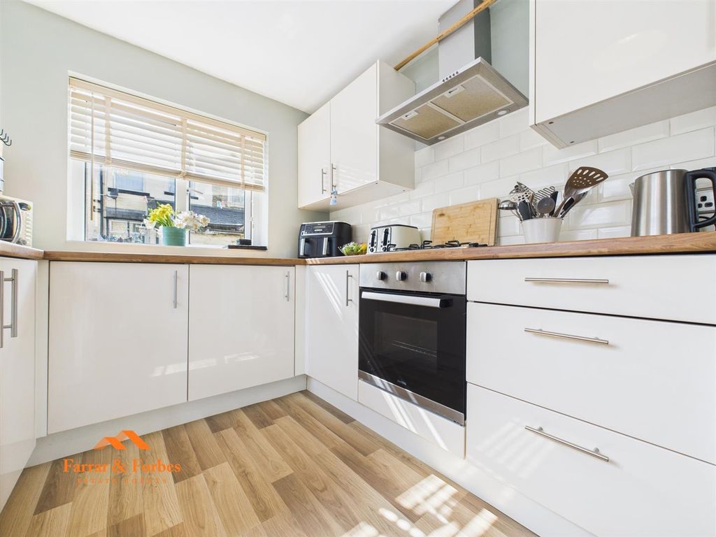 Property photo 3 of 16 Cam03956G0-Pr0109-Still009.Jpg