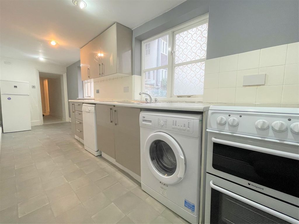 Property photo 3 of 16 Kitchen..Jpg