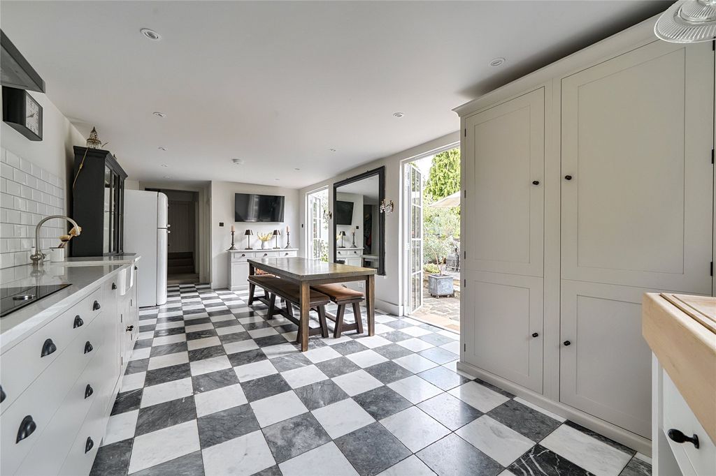 Property photo 3 of 21 Picture No. 11