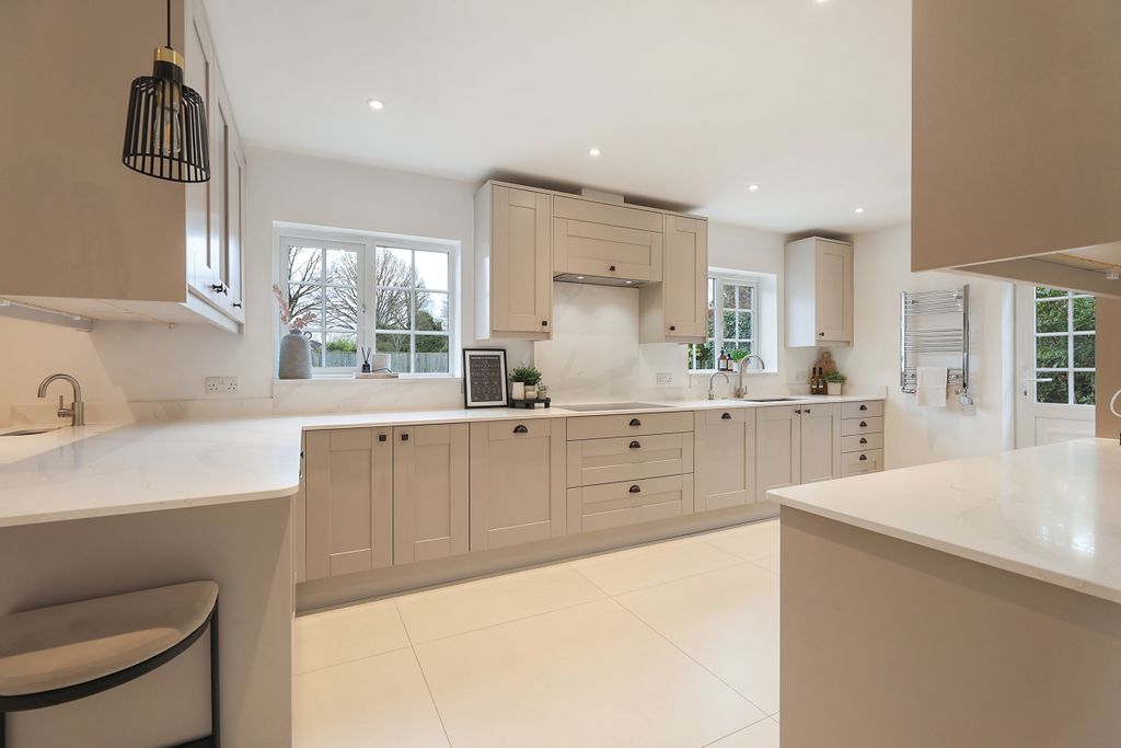 Property photo 3 of 21 Picture No. 10