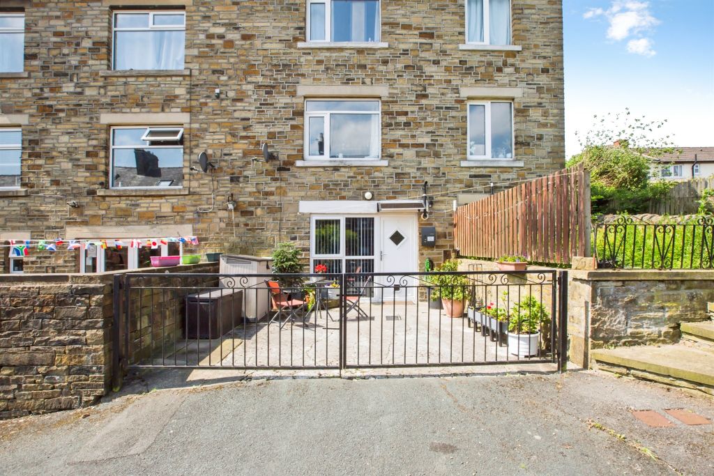 Property photo 1 of 16