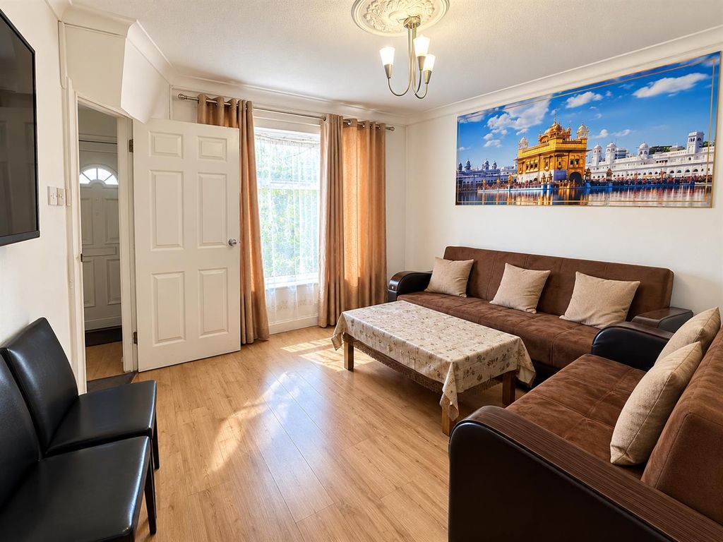 Property photo 2 of 8 Bright Modern Living Room With Golden Temple Artwo