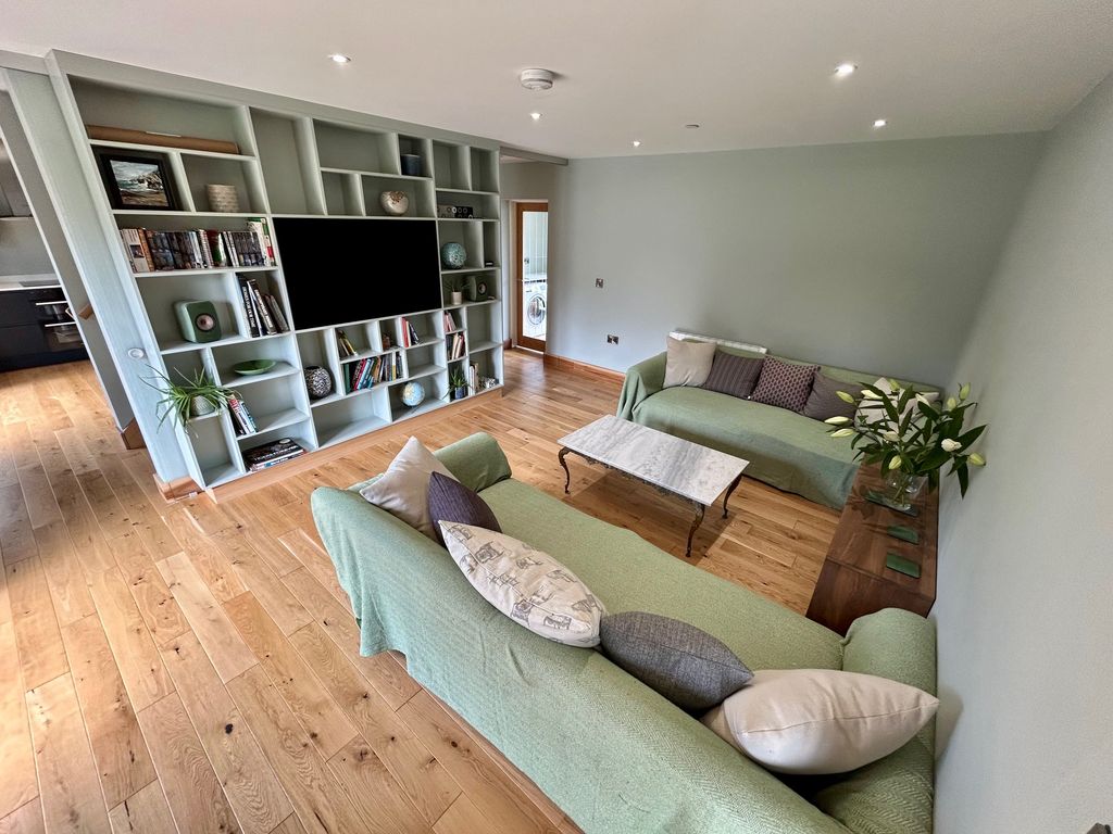 Property photo 3 of 13 Lounge 1