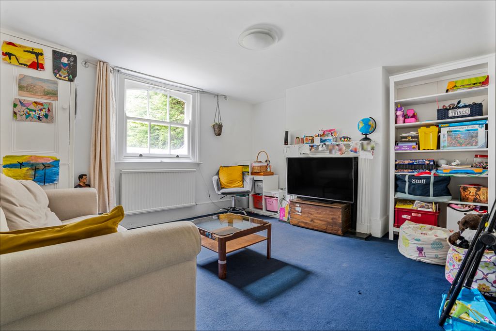 Property photo 3 of 14 Blandford Rd (2)