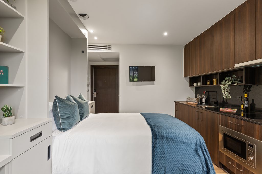 Property photo 1 of 2