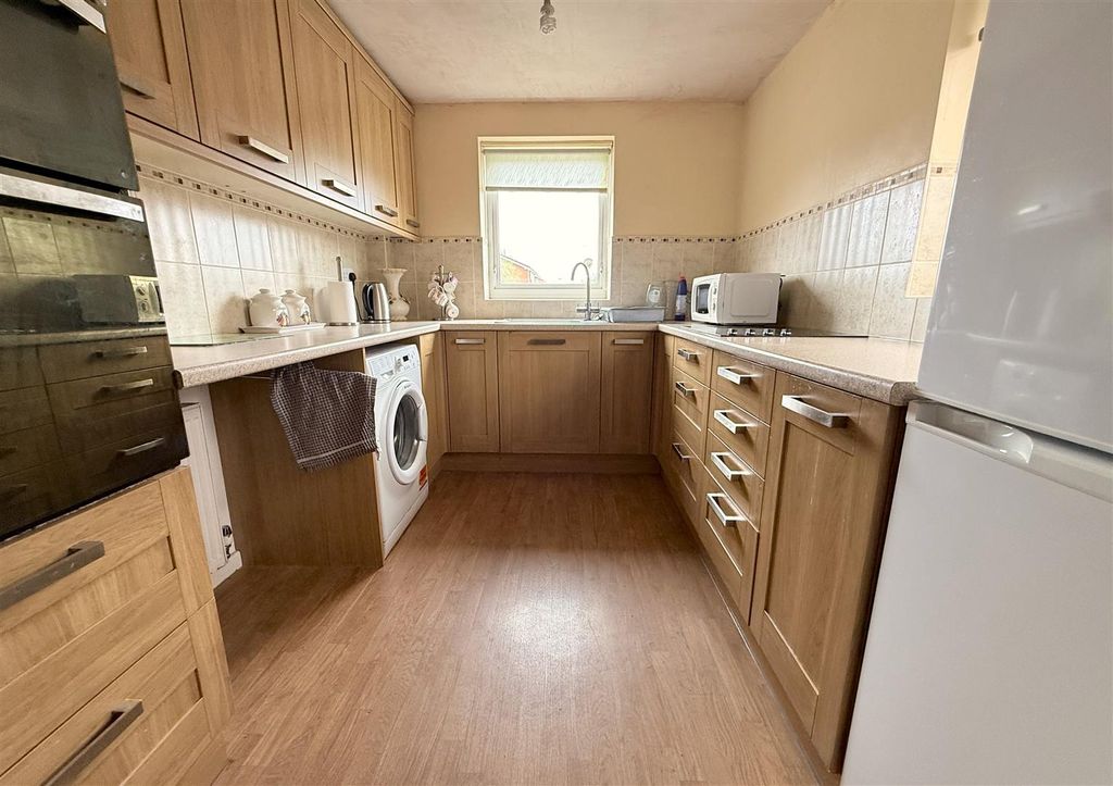 Property photo 2 of 12 Kitchen