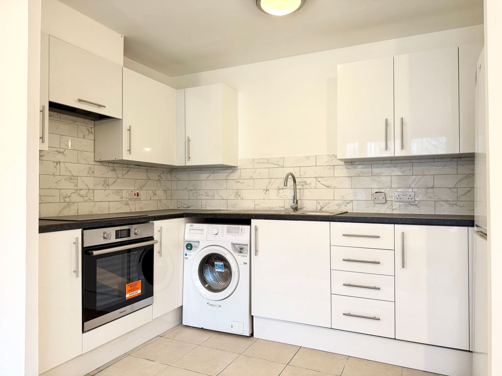 Property photo 3 of 8 Kitchen