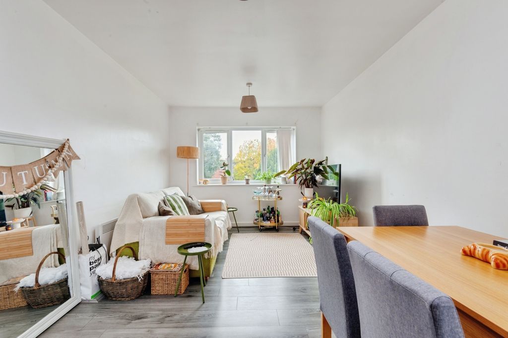 Property photo 3 of 12 Pbox-Img.Jpg