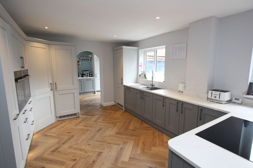 Property photo 2 of 26