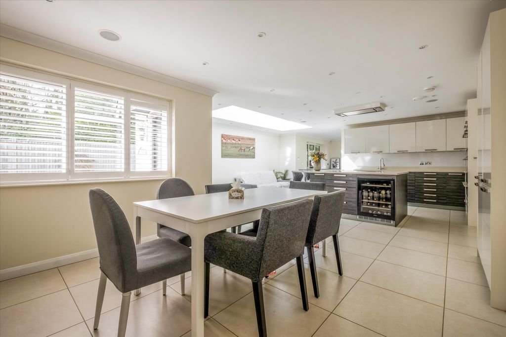 Property photo 2 of 23 Image