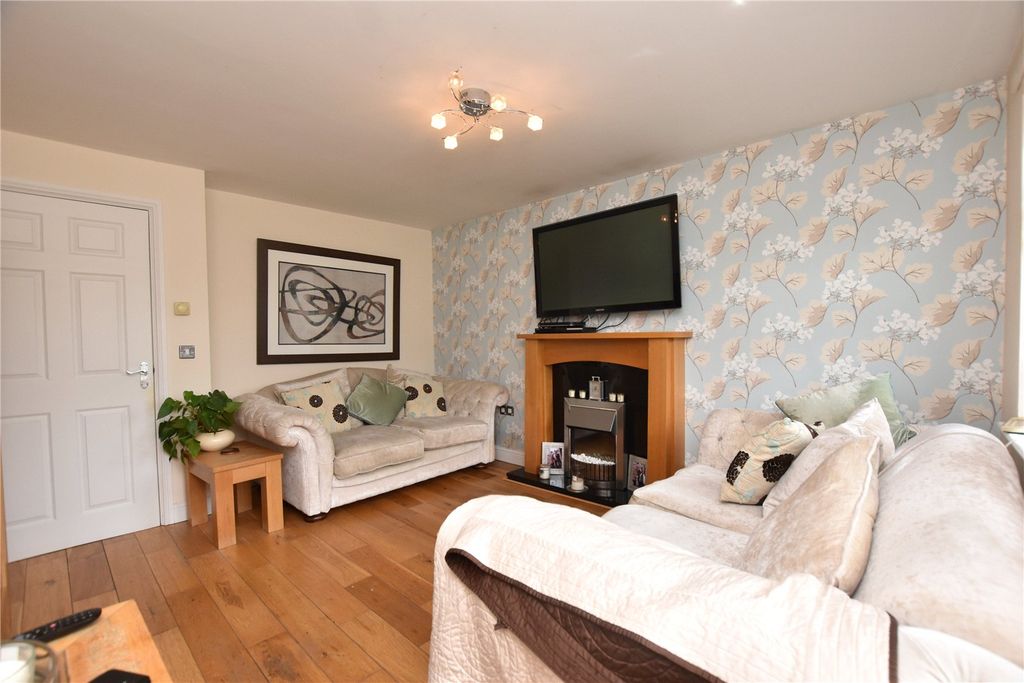 Property photo 2 of 14 Picture No. 12