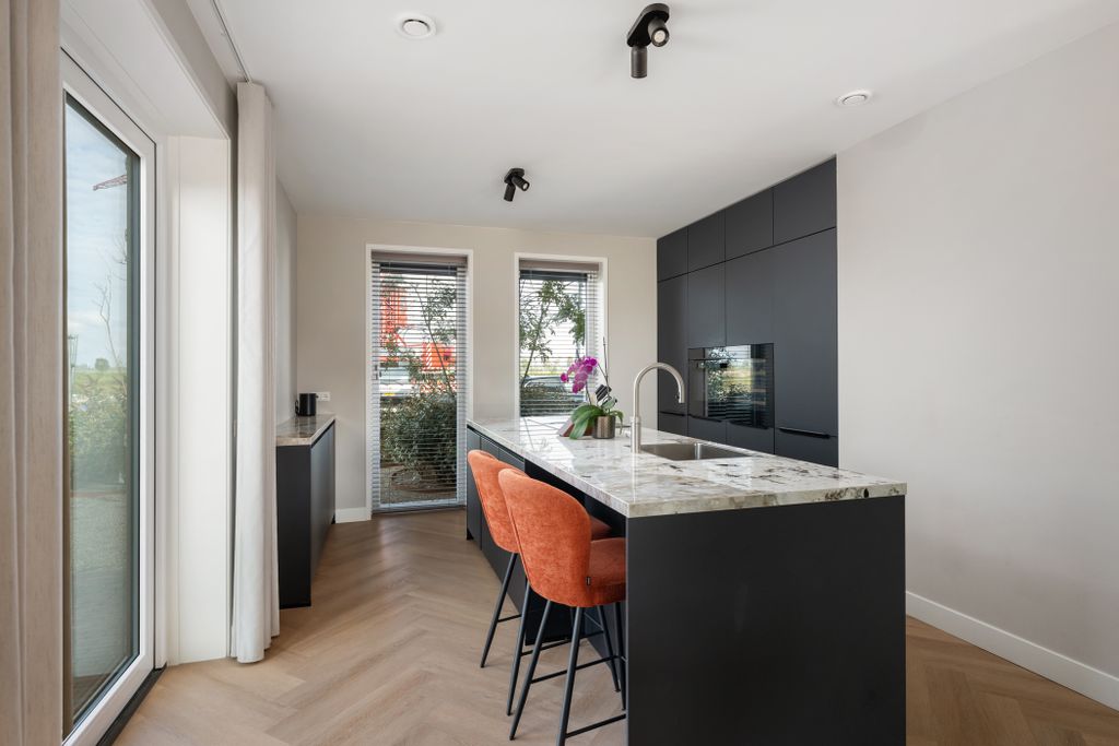 Property photo 2 of 39