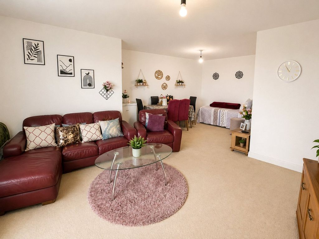 Property photo 2 of 8 Lounge