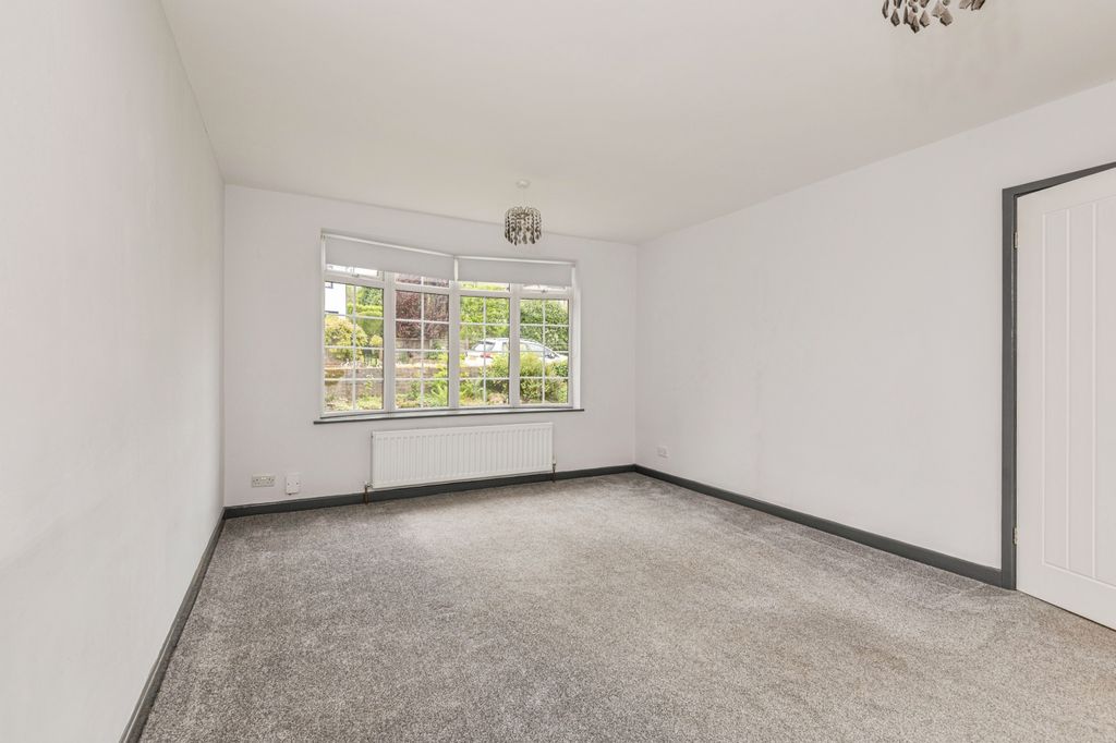 Property photo 3 of 14 Living Room