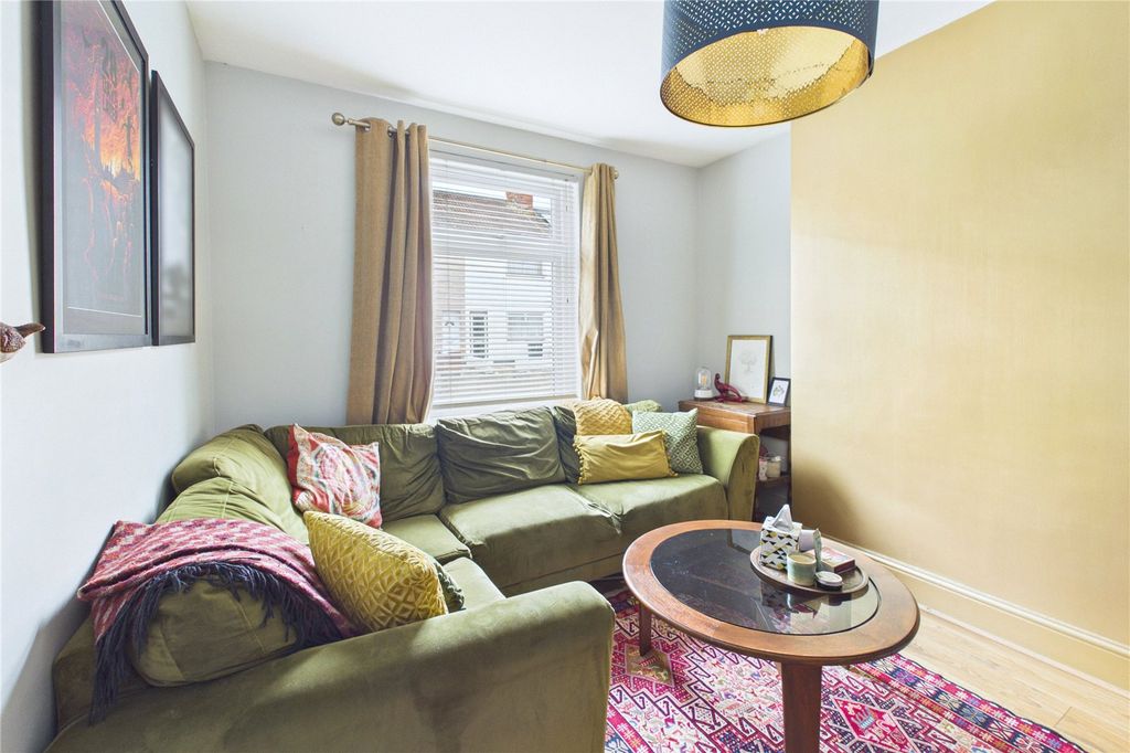 Property photo 2 of 22 Picture No. 17