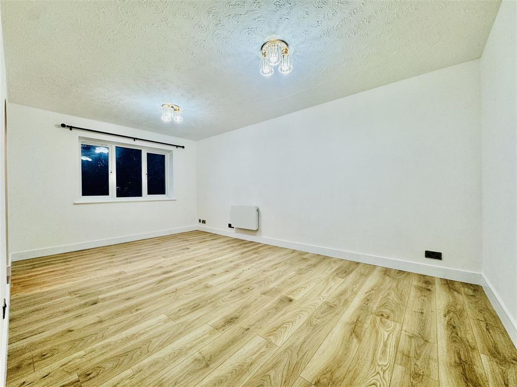 Property photo 3 of 9 Property Availability: