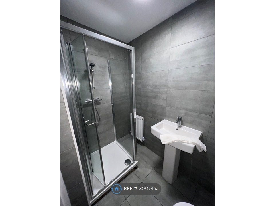 Property photo 2 of 5 Room 1 Ensuite