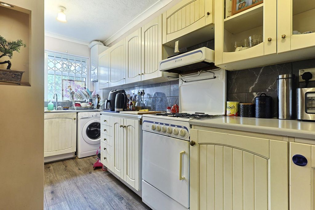 Property photo 2 of 25 Kitchen