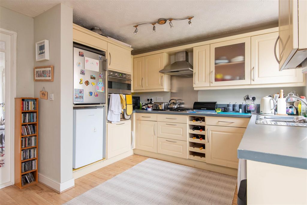 Property photo 2 of 15 Kitchen