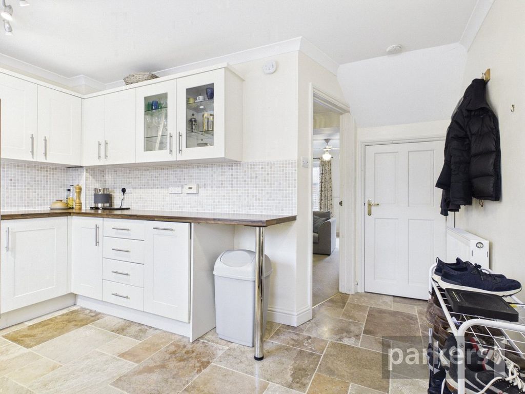 Property photo 3 of 15 Kitchen