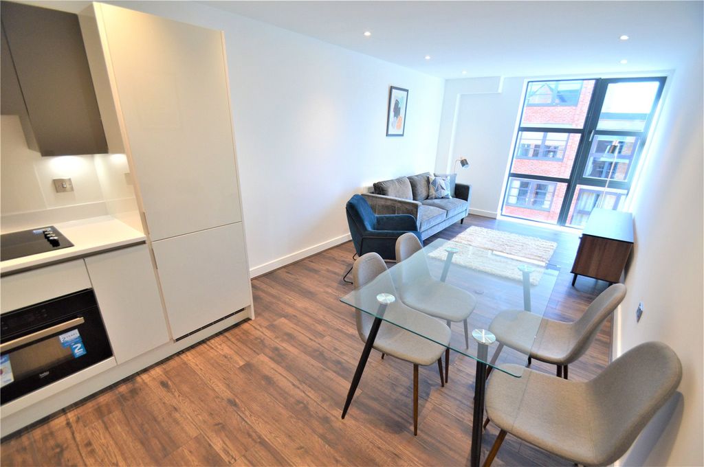 Property photo 3 of 7 Dining