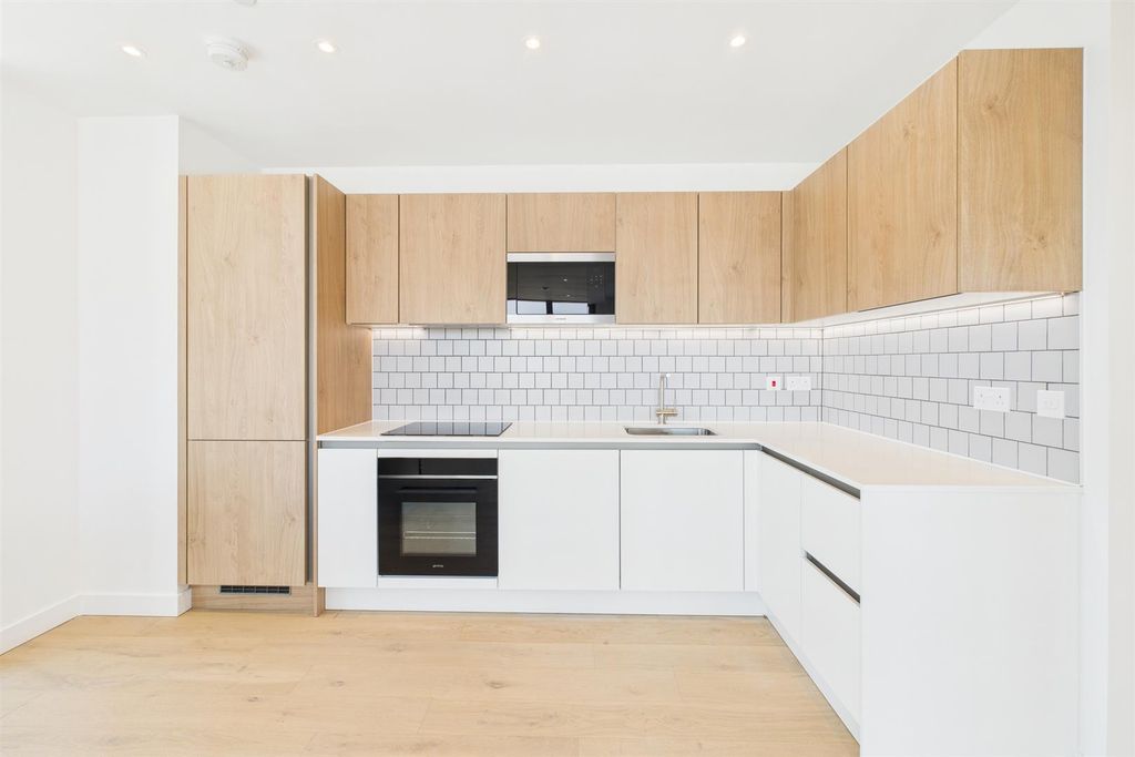 Property photo 3 of 7 Cam02700G0-Pr0286-Still025.Jpg