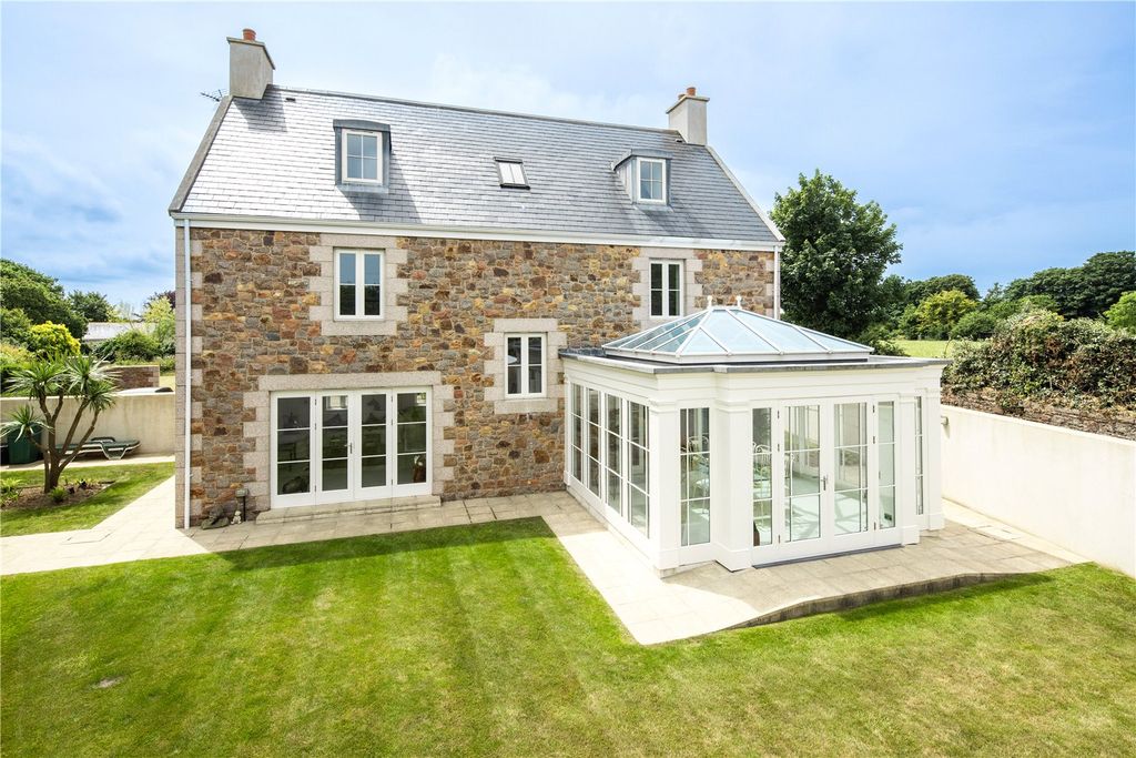 Property photo 1 of 20 External