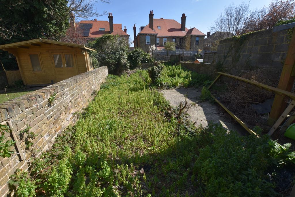 Property photo 2 of 20