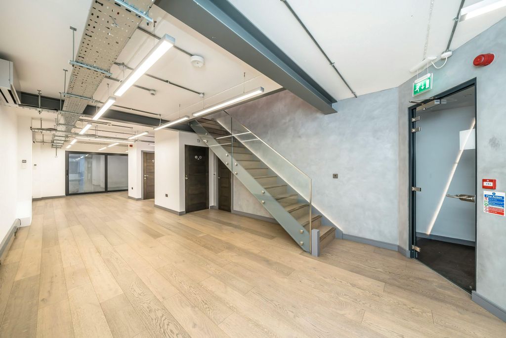 Property photo 1 of 10 3 Risborough Street 4 Copy.Jpg