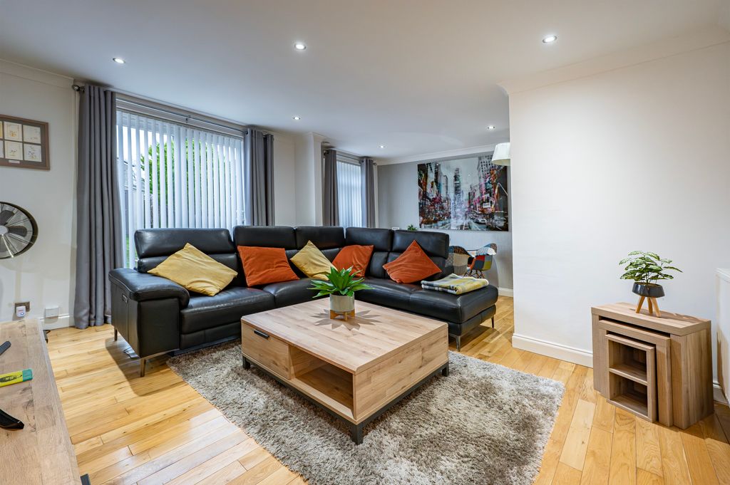 Property photo 3 of 35