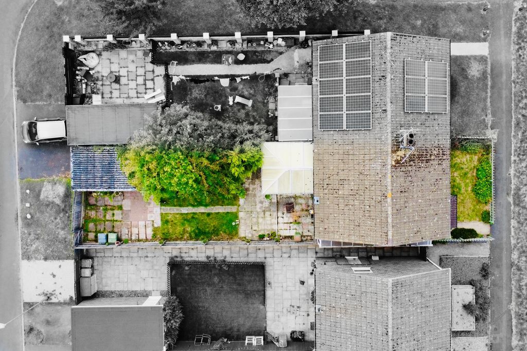 Property photo 2 of 21