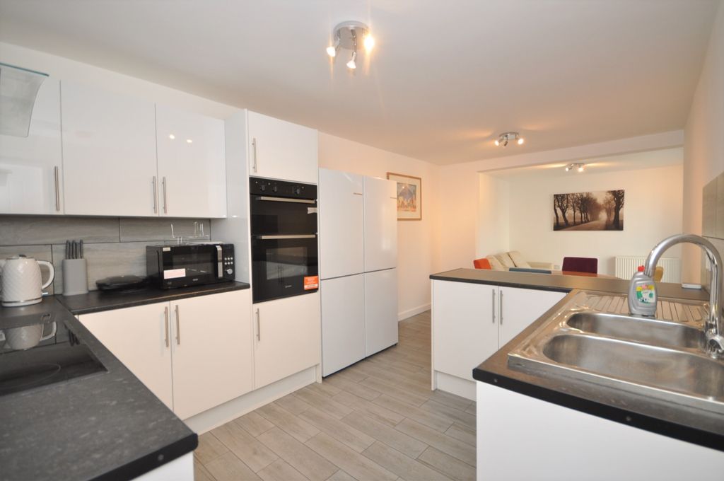 Property photo 2 of 4 Aston Kitchen
