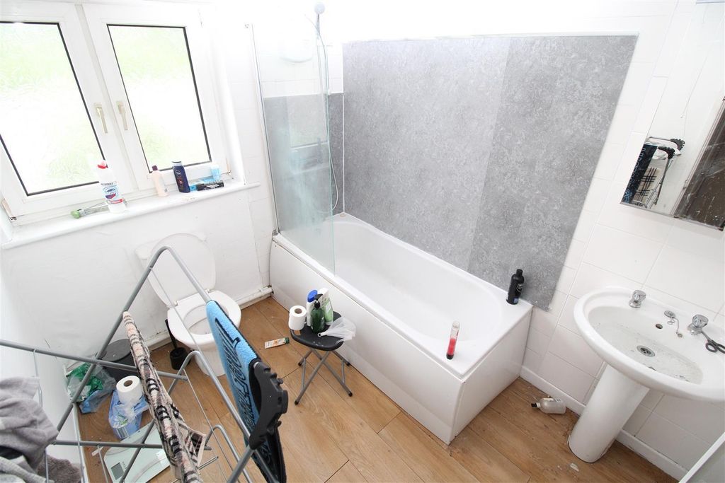 Property photo 2 of 5 Bright Bathroom Suite With Bath And Shower...