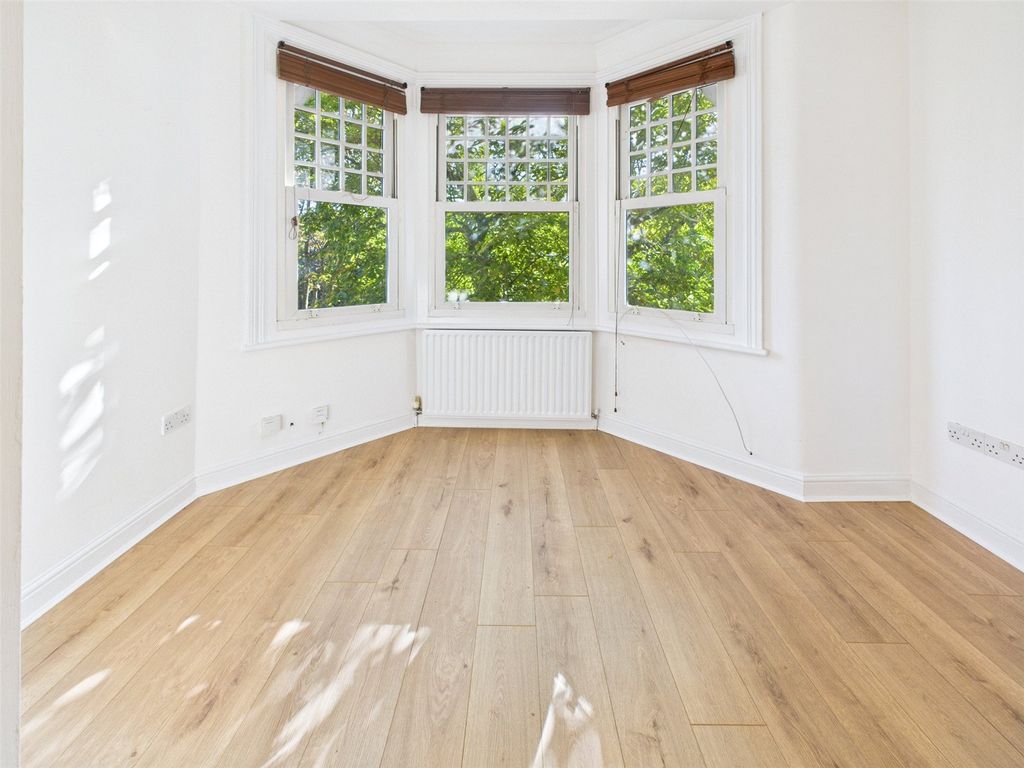 Property photo 3 of 9 Picture No. 14