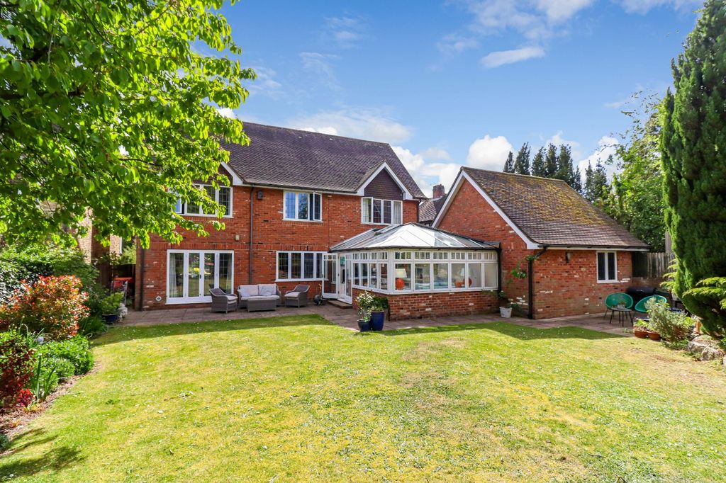 4 bed detached house for saleWoodside Road, Beaconsfield, Buckinghamshire HP9 photo 4