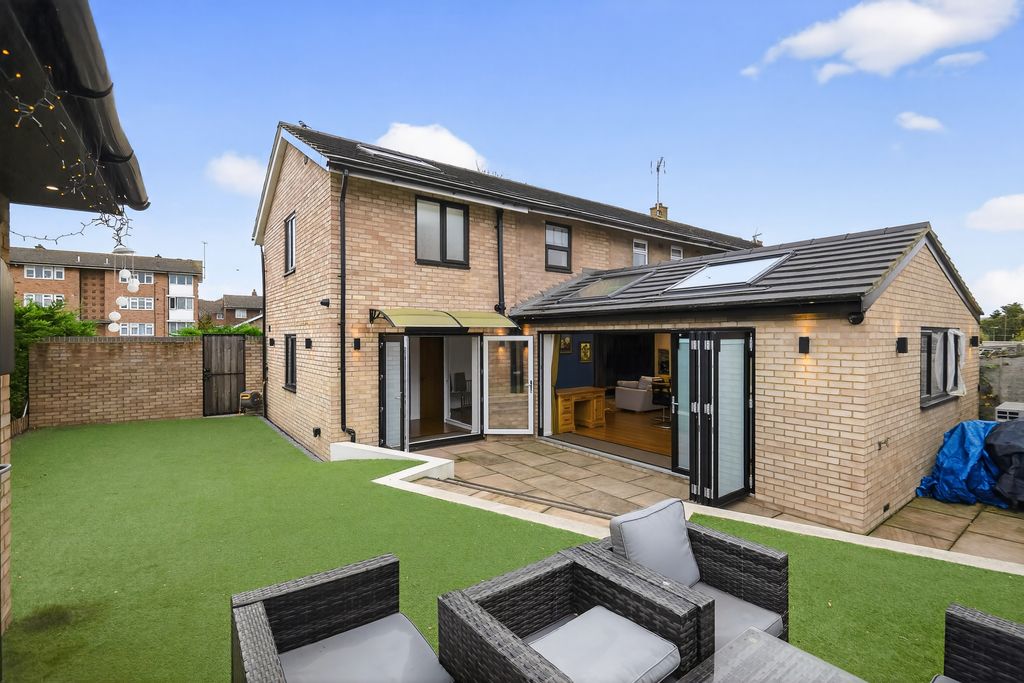 Property photo 2 of 20